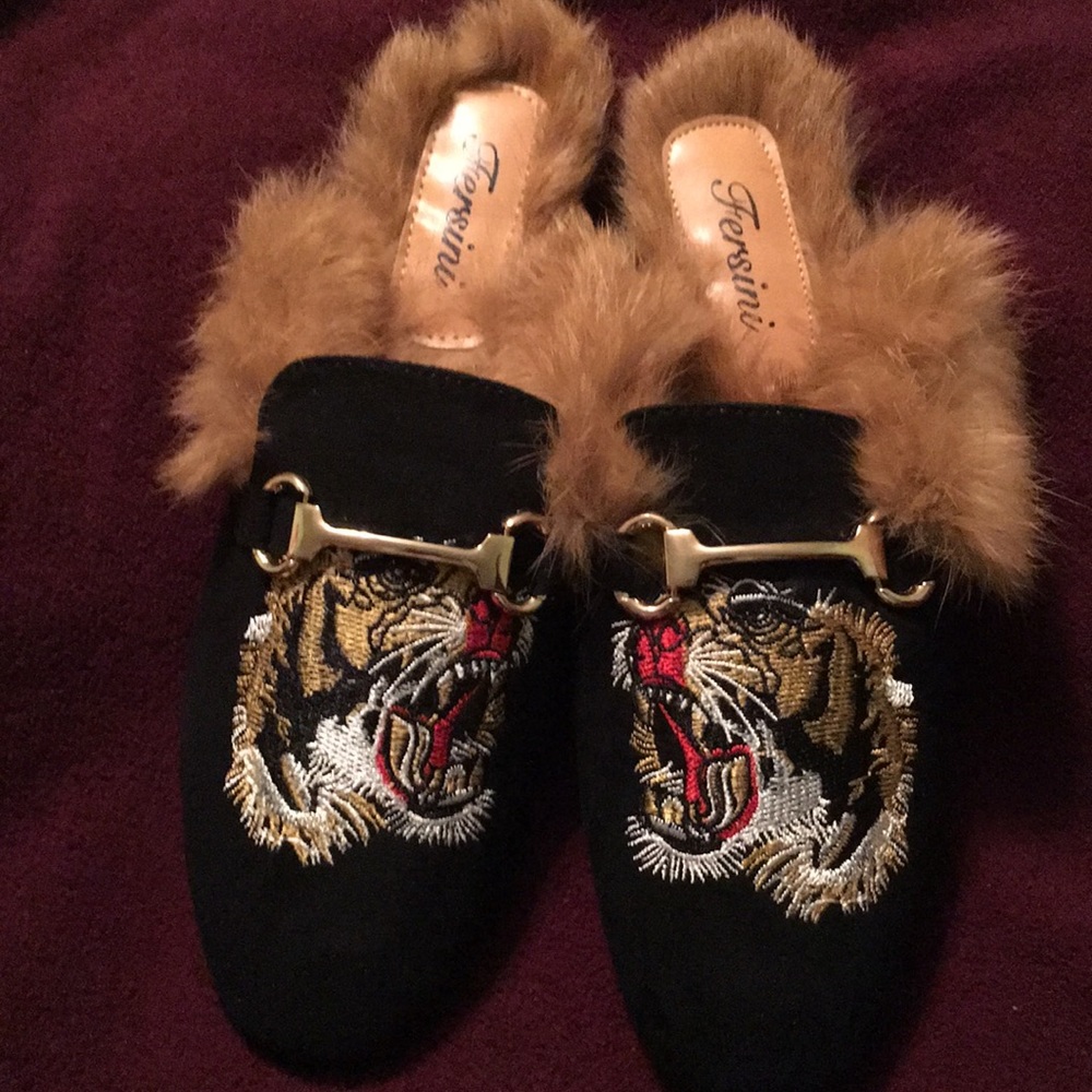 Black Suede mules with embroidery tiger.